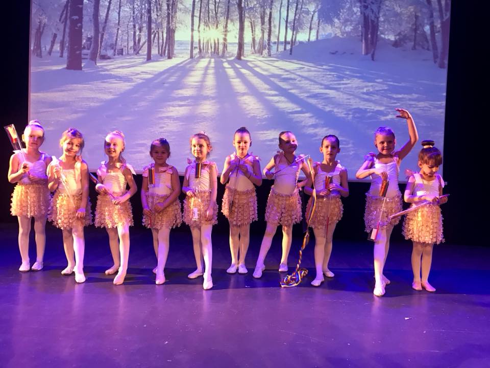 2017-12-28 Kalėdinė vaikų šventė – baleto, meninės gimnastikos ir šiuolaikinių šokių šokėjos