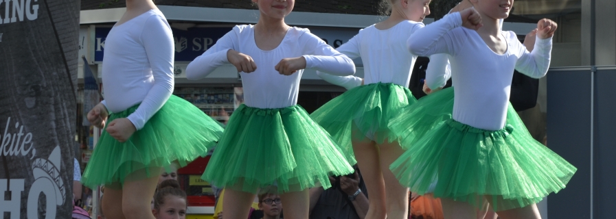 2017-05-25 Gatvės Muzikos Diena Kaune su gimnastika, baletu ir šiuolaikiniais šokiais!